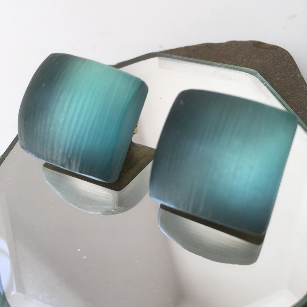 Alexis Bittar Turquoise Aqua Blue-Green Opalescent Frosted Lucite Clip Earrings - Picture 11 of 11